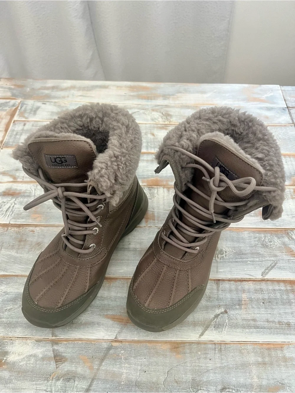 UGG Waterproof Shearling-Lined Winter Boots – Taupe/Brown – Excellent Pre-Owned